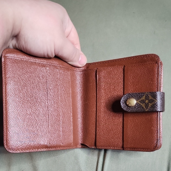 Louis Vuitton Monogram Wallet - Picture 6 of 8